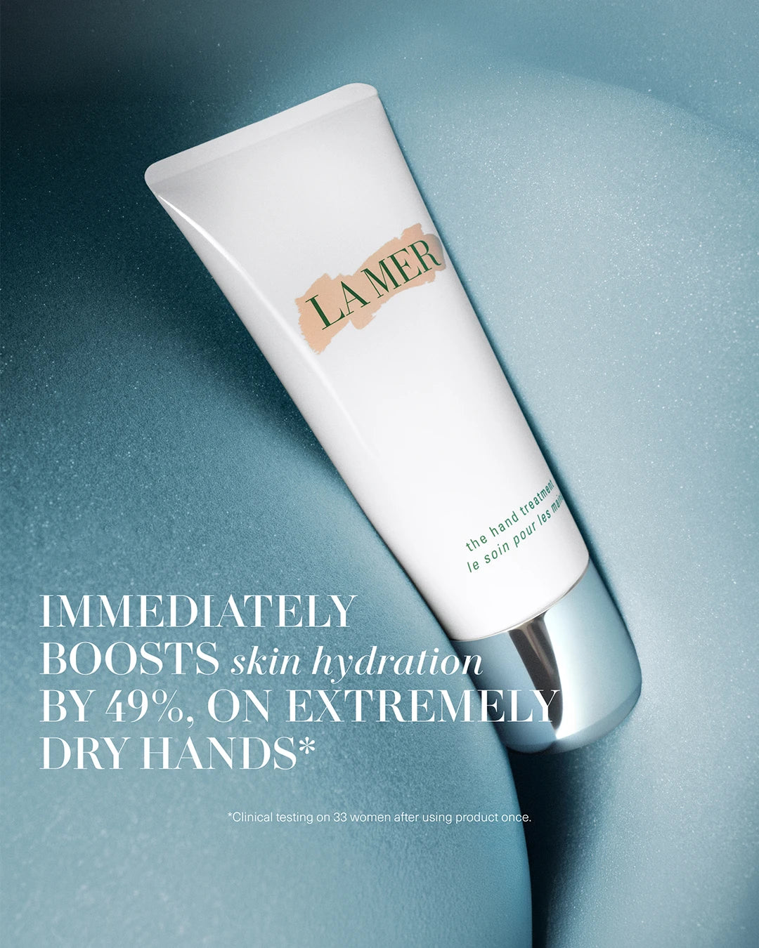 La Mer hand cream tube on a blue background with product benefits text.
