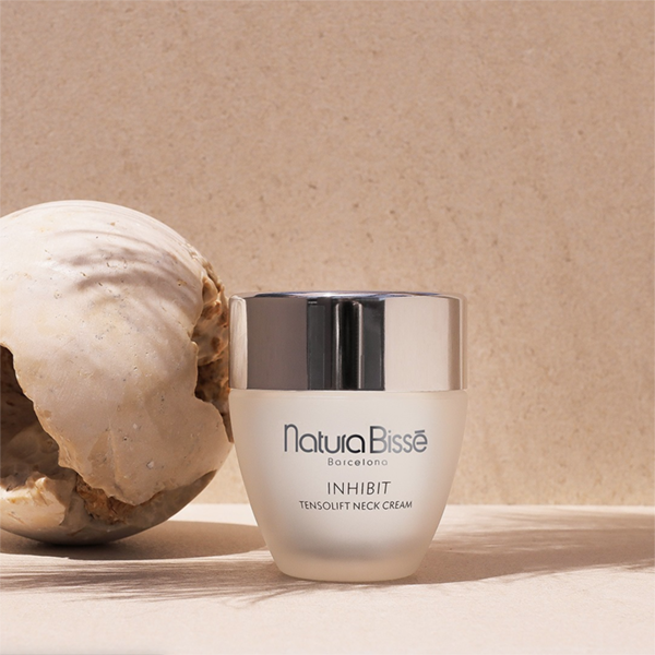 What is Niacinamide? The must-know skincare ingredient that tackles it all