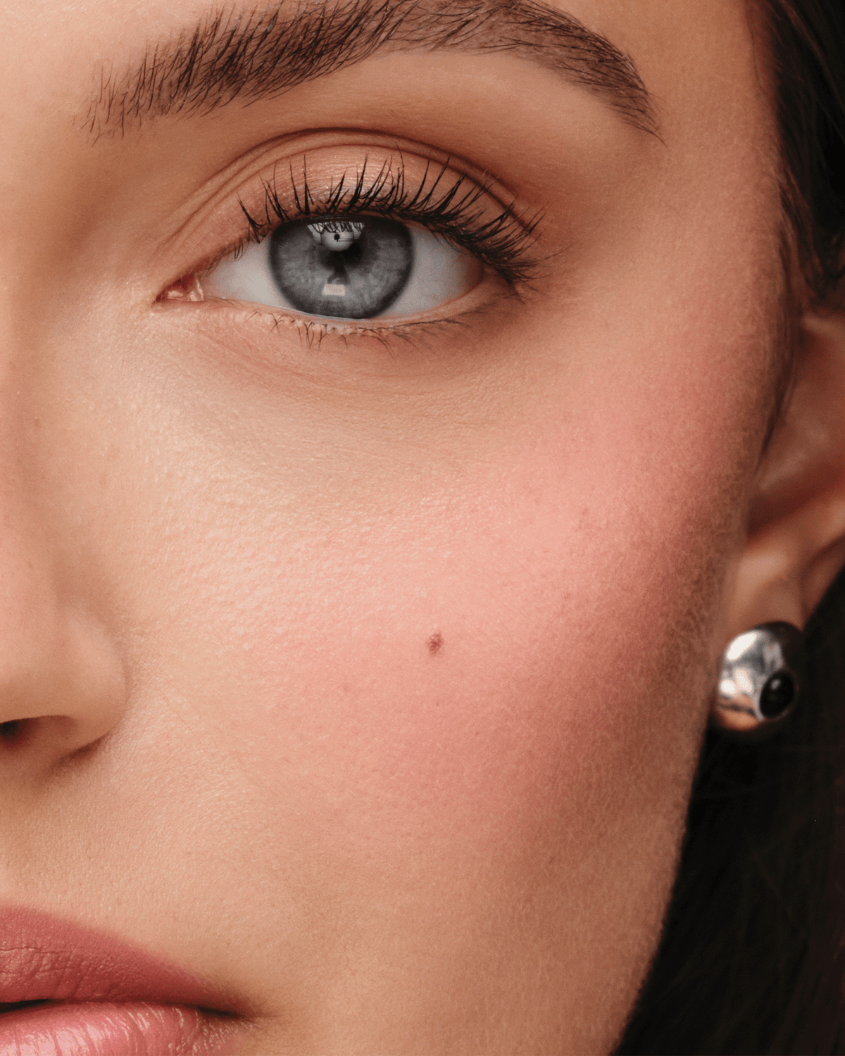 Close-up beauty image showing a soft neutral eye look created with the Westman Atelier eyeshadow palette.